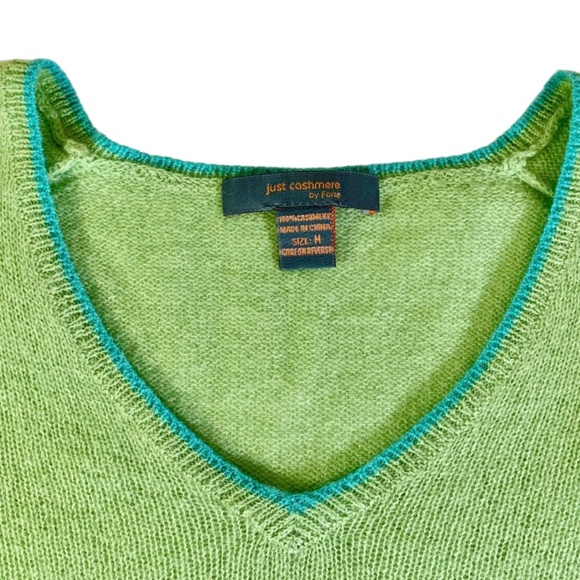 Luscious light lime 100% cashmere v-neck sweater - size M - Picture 2 of 7